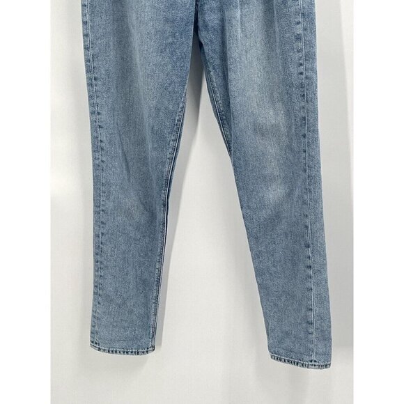 American Eagle Mom Jean Straight Leg Pleated High Rise Light Wash Sz 2 Long - Picture 2 of 8